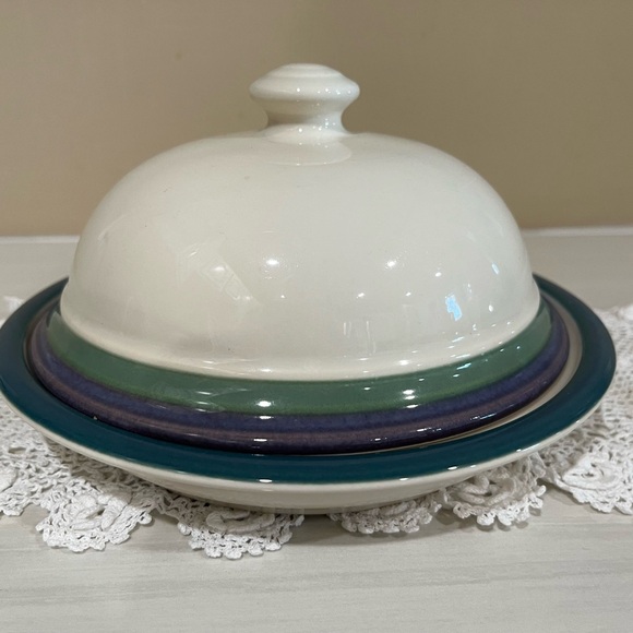Beautiful Pfaltzgraff Round Butter Dish - Picture 1 of 4